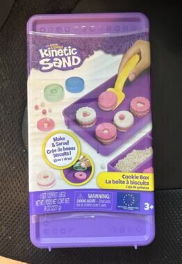 Kinetic Sand Cookie Box Make & Serve Set w/ Storage Case Molds Tools 8oz 3+